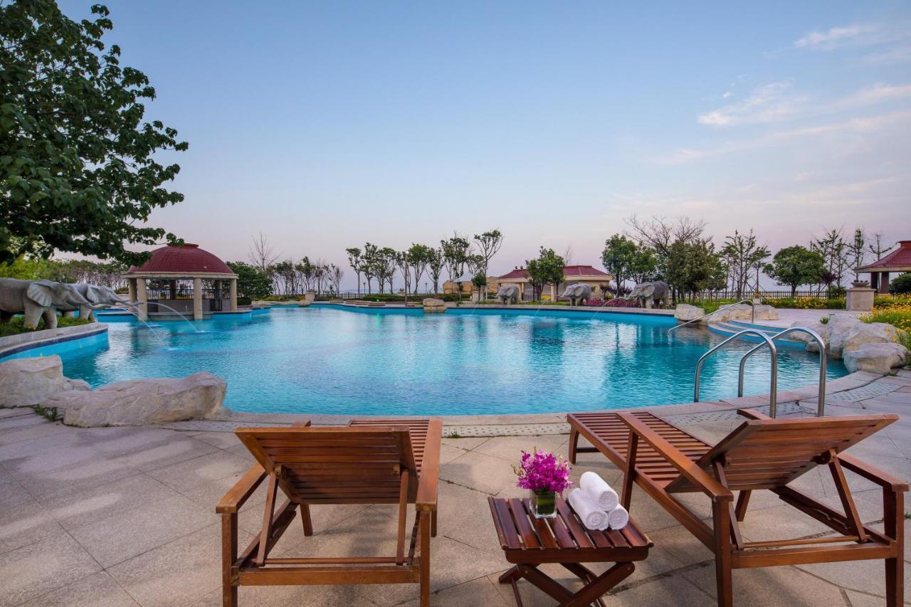 Crowne Plaza Ocean Spring Resort By Ihg Jimo Esterno foto