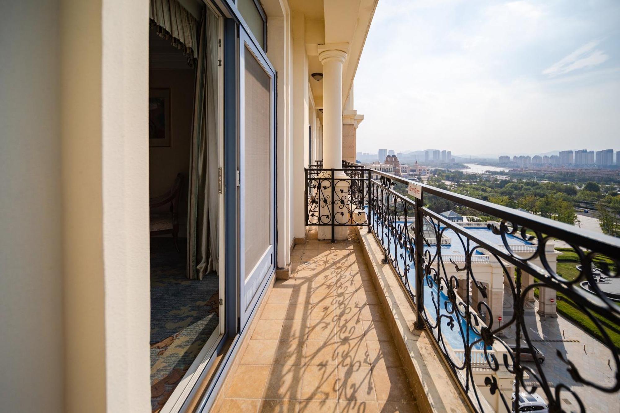 Crowne Plaza Ocean Spring Resort By Ihg Jimo Esterno foto
