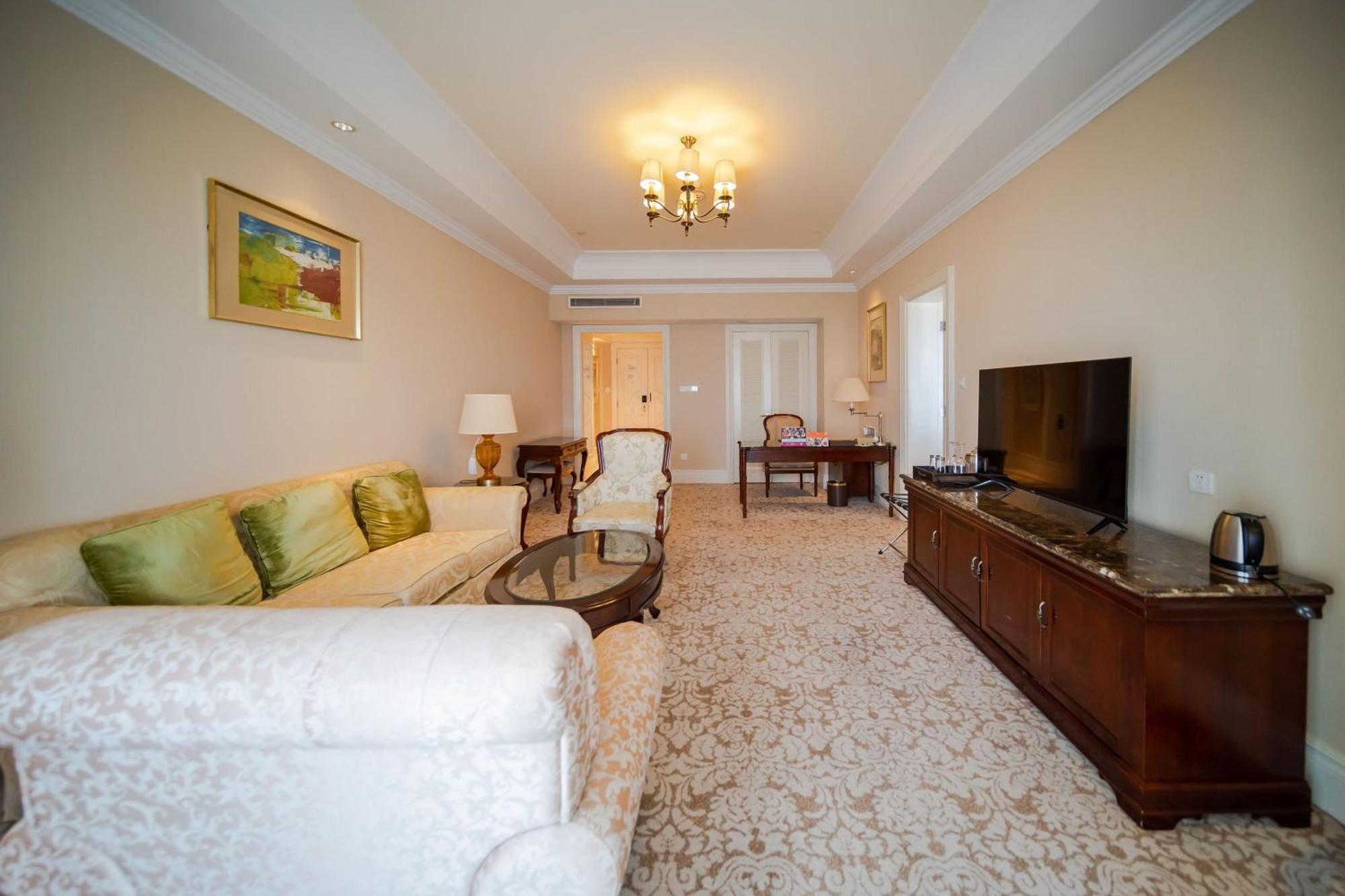 Crowne Plaza Ocean Spring Resort By Ihg Jimo Esterno foto